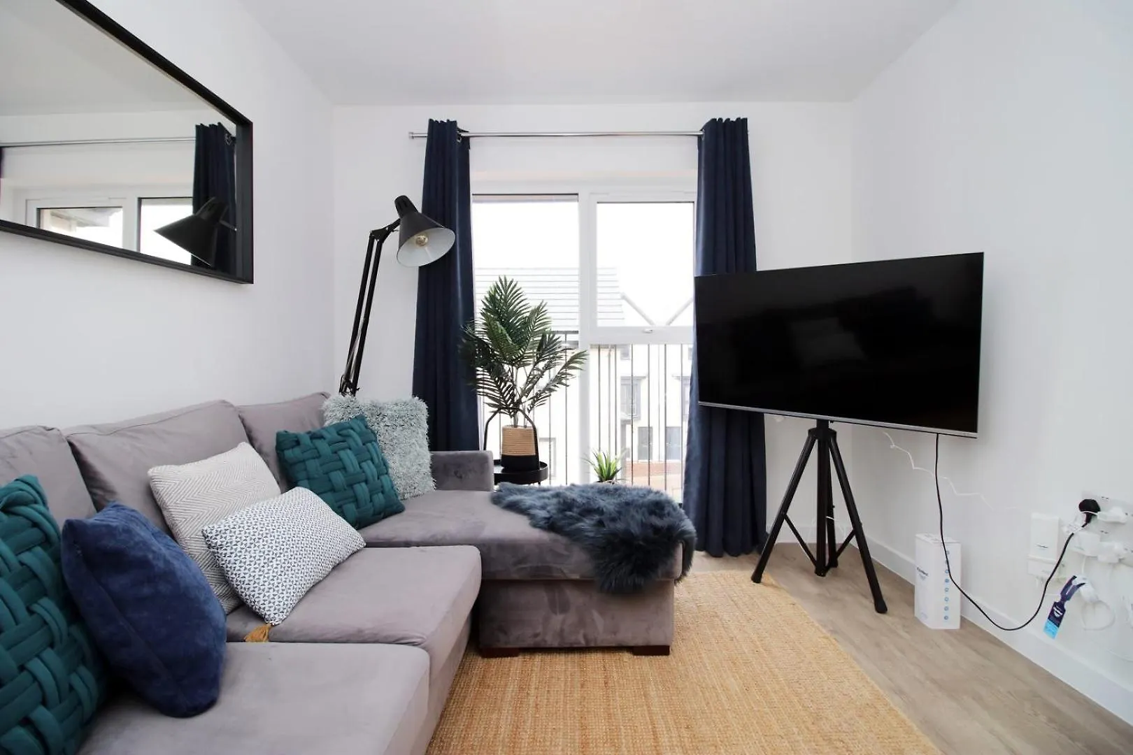 Church Road Cardiff Free Parking Apartment