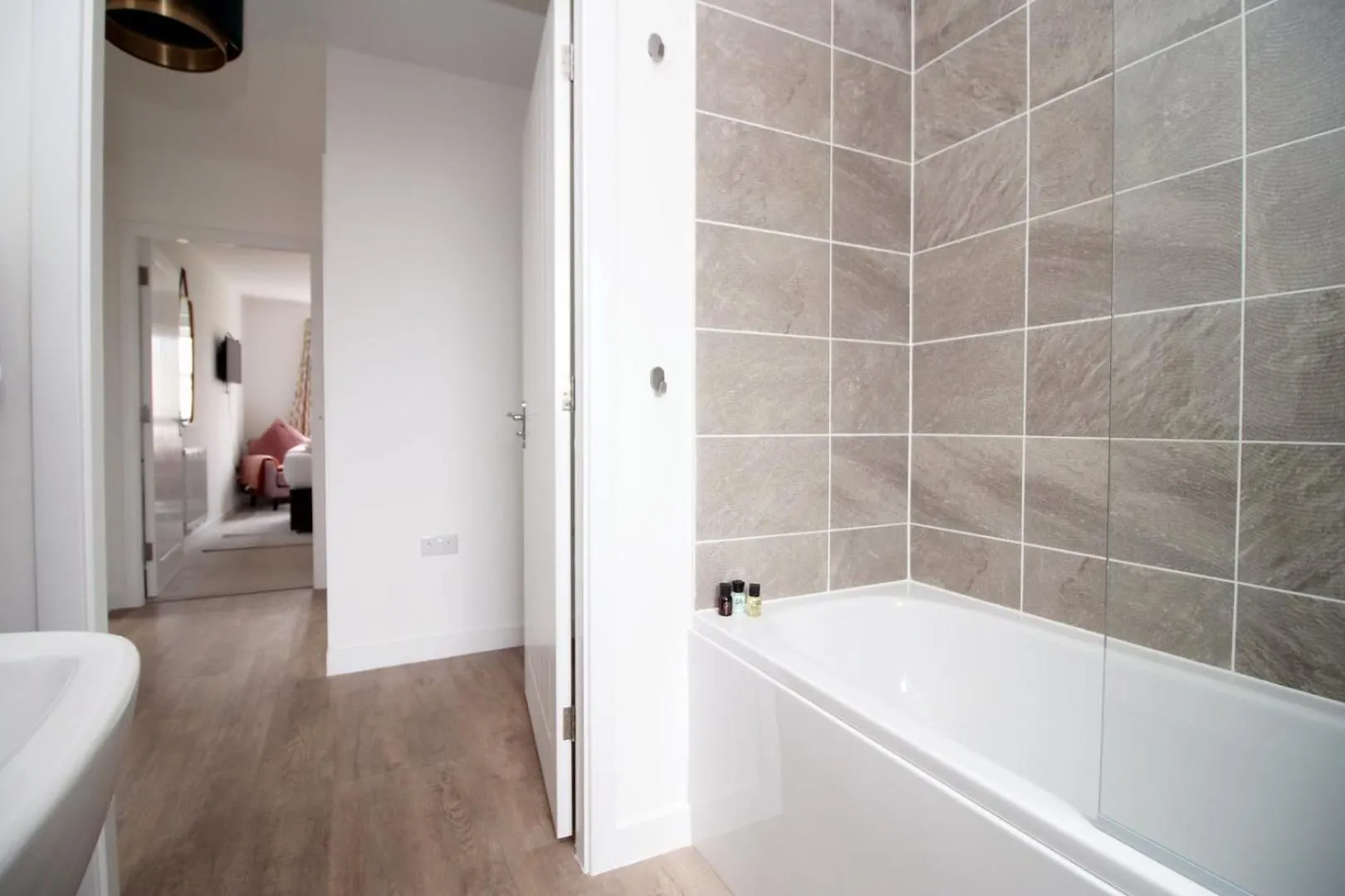 Church Road Cardiff Free Parking Apartment